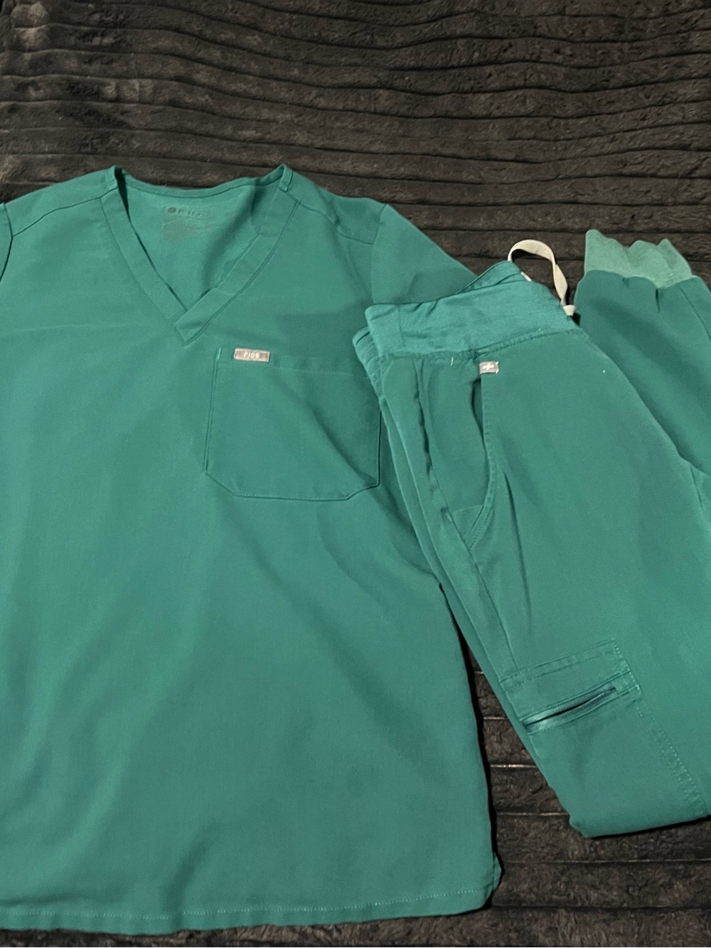 FIGS Women's Green Scrub Top and  Pants